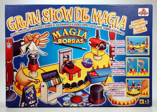 Box cover of a vintage Spanish magic show kit with colorful illustrations.