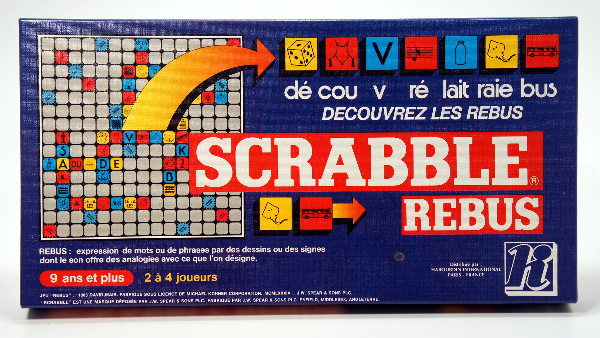Box cover of Scrabble Red, a French edition of the classic word game.